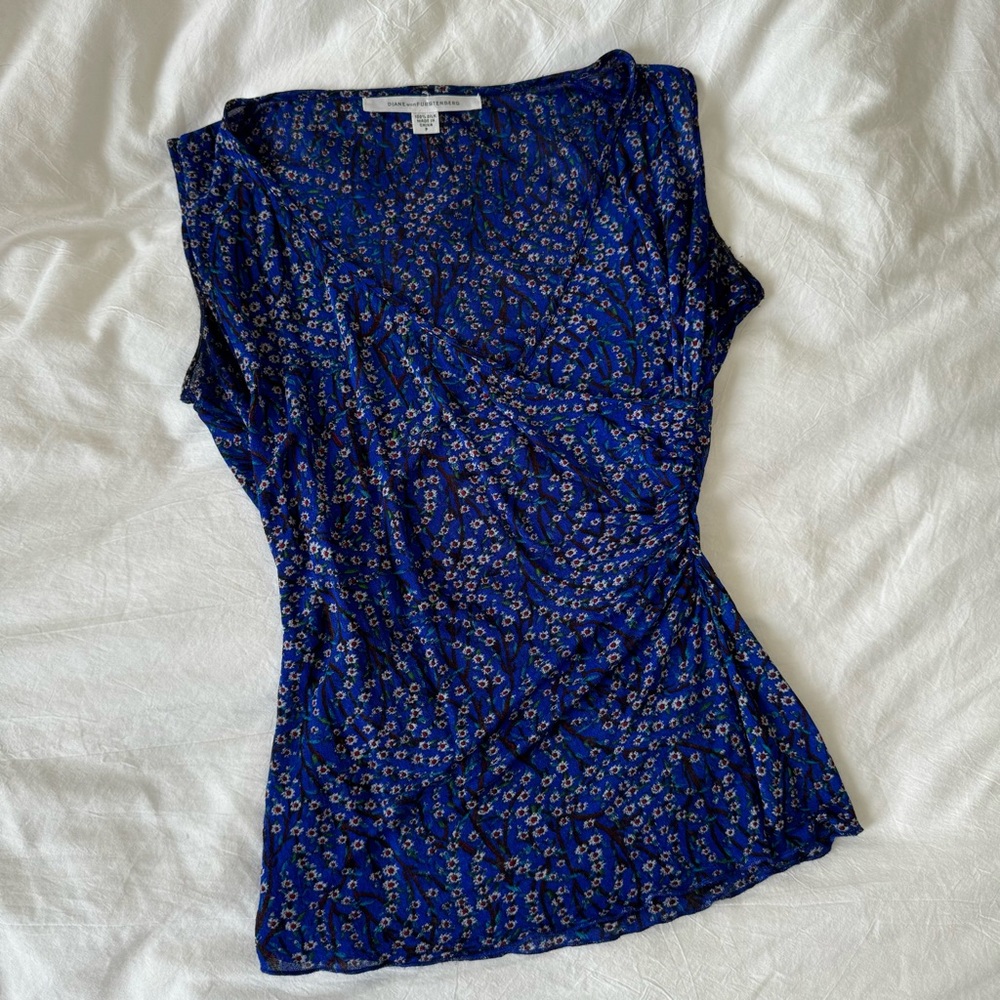 vtg 00’s diane von furstenberg silk floral blouse